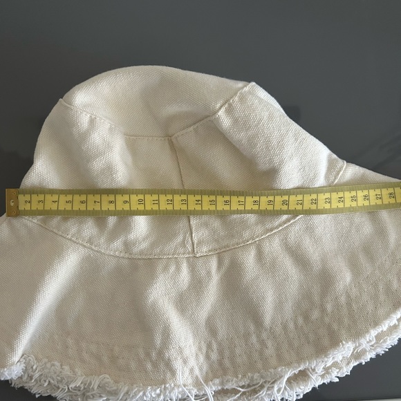 Cream distressed bucket hat - Picture 4 of 4